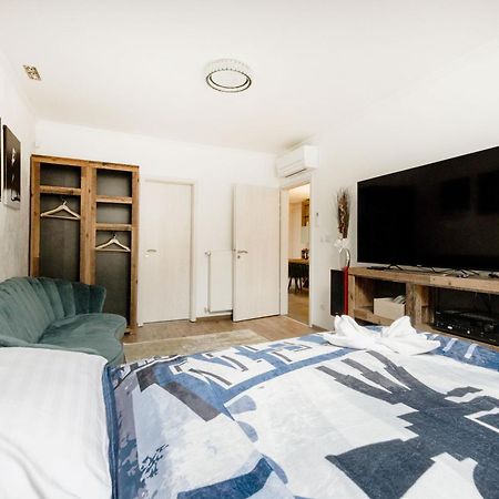 Backstage Loft Apartment Budapest Bagian luar foto